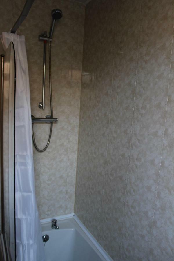 John St Town House - Self Catering - Guesthouse Style - Great Value Family And Double Rooms ワーキントン エクステリア 写真