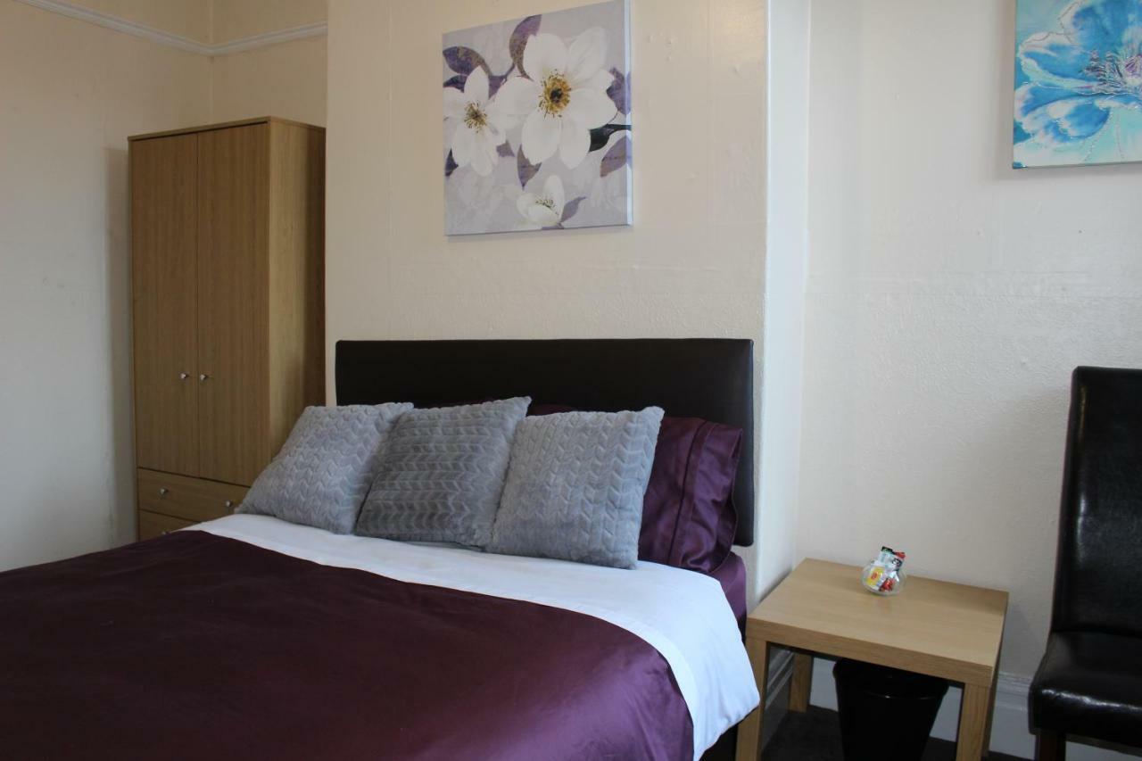 John St Town House - Self Catering - Guesthouse Style - Great Value Family And Double Rooms ワーキントン エクステリア 写真